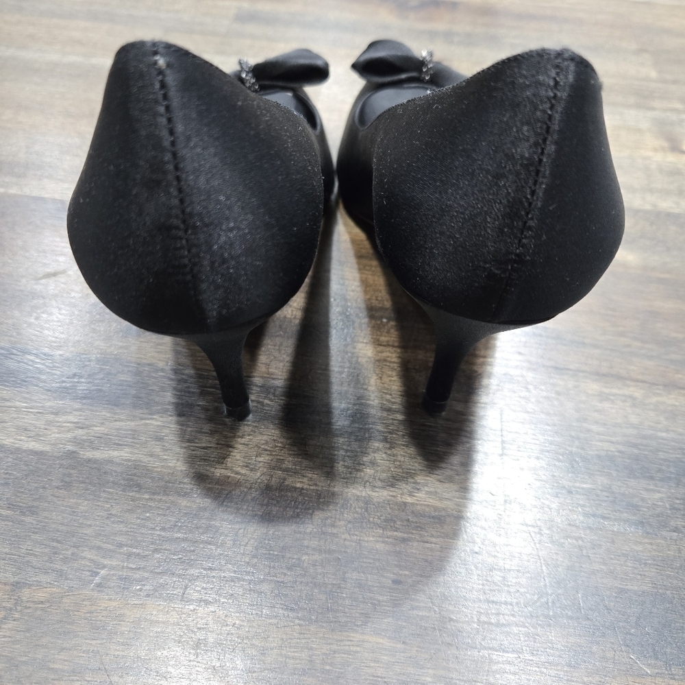 Ann Taylor Audrey Black Satin Bow Heels - Picture 8 of 17